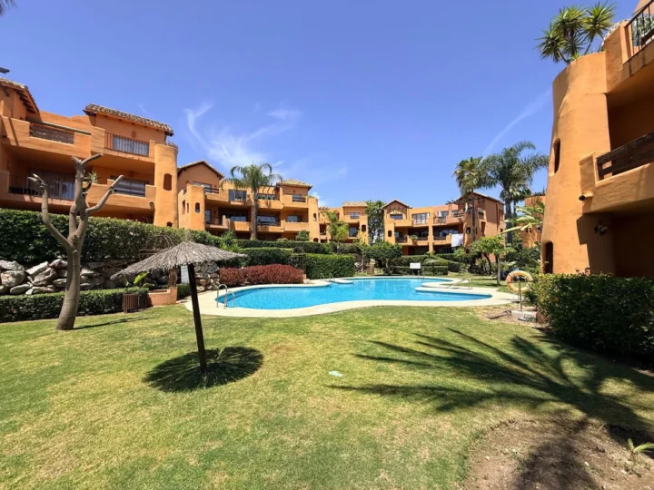 Apartament na środkowym piętrze Estepona