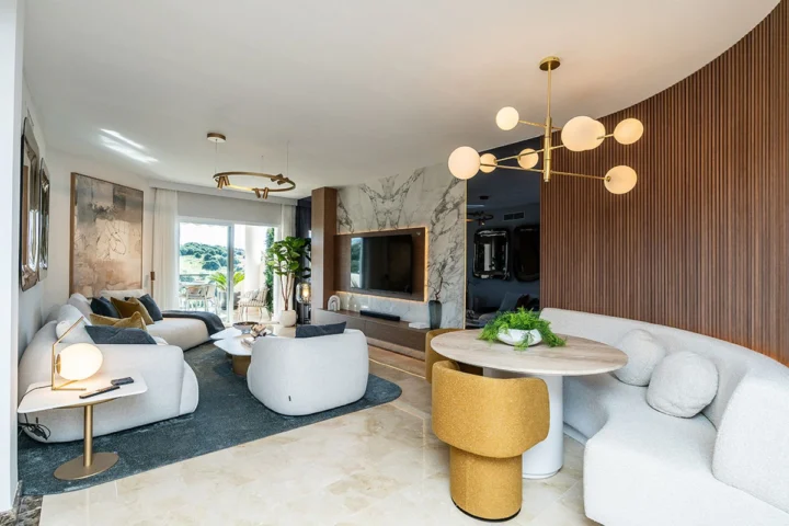 Apartament na środkowym piętrze Bel Air