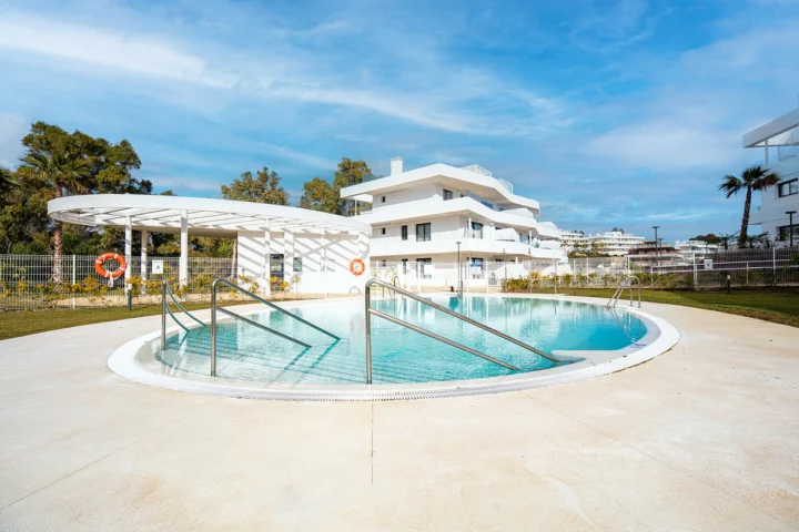 Apartament na środkowym piętrze Estepona