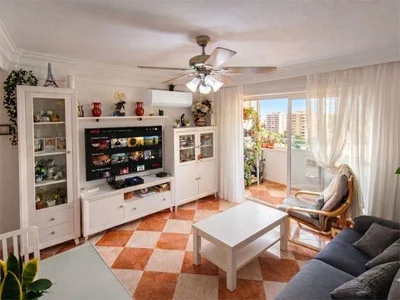 Apartament na środkowym piętrze Málaga