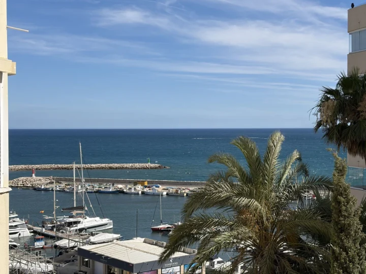 Apartament na środkowym piętrze Estepona