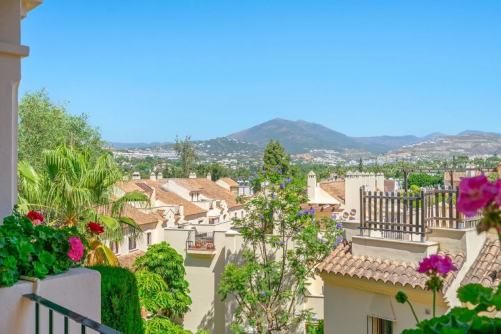 Apartament na środkowym piętrze Nueva Andalucía