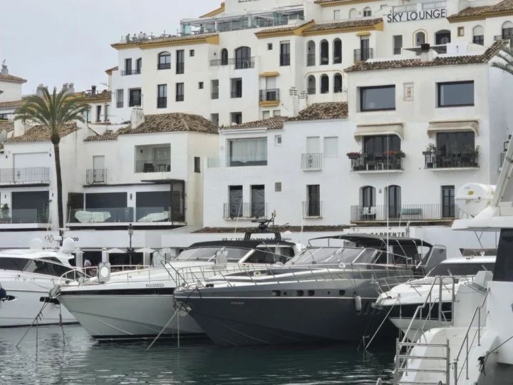 Cumowanie Puerto Banús