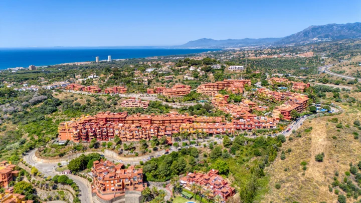 Apartament na środkowym piętrze Reserva de Marbella