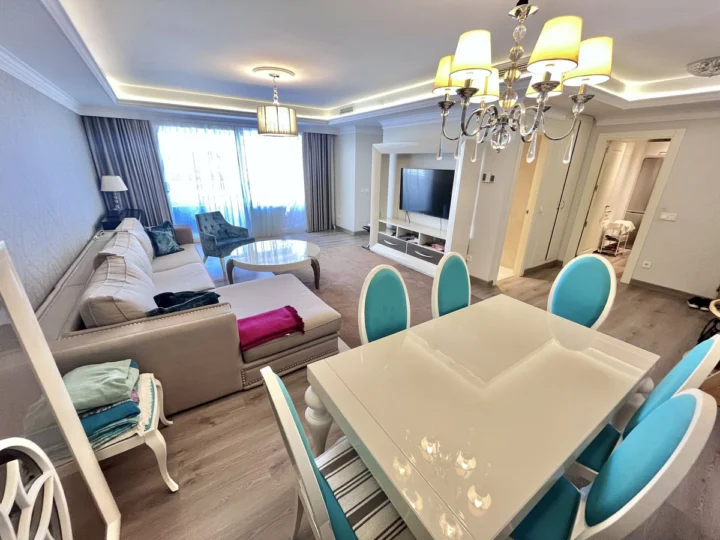 Apartament na środkowym piętrze Puerto Banús