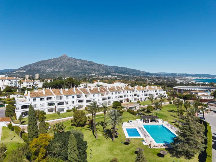 Apartament na środkowym piętrze Nueva Andalucía