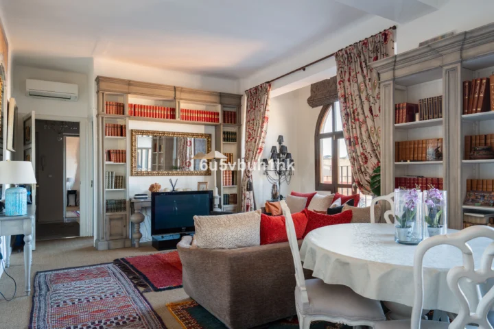Apartament na środkowym piętrze Málaga