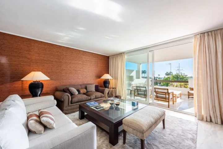 Apartament na środkowym piętrze Bel Air