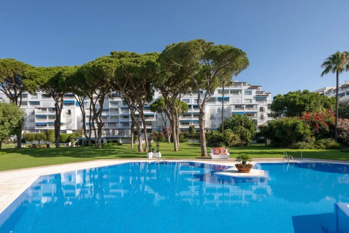 Apartament na środkowym piętrze Puerto Banús