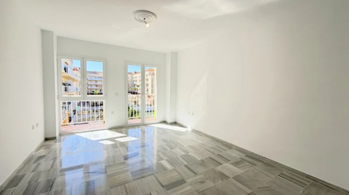 Apartament na środkowym piętrze San Luis de Sabinillas