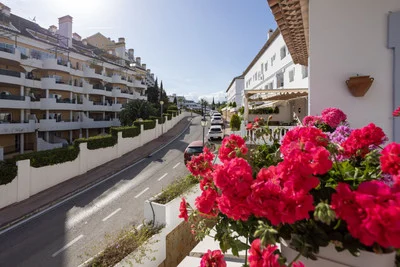 Apartament na środkowym piętrze Nueva Andalucía