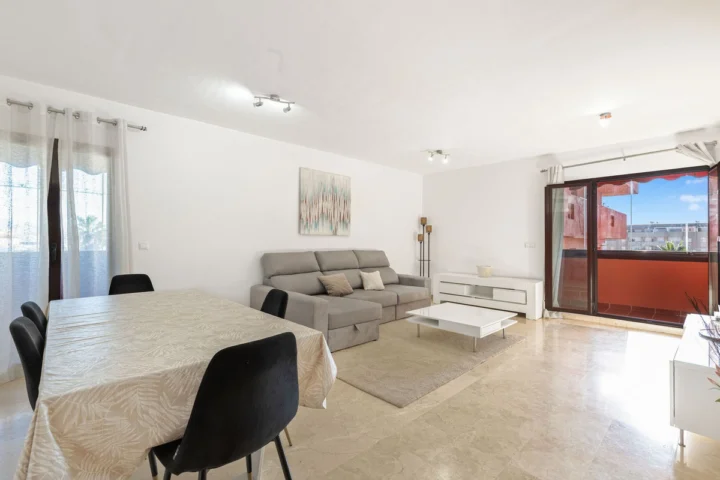 Apartament na środkowym piętrze Estepona