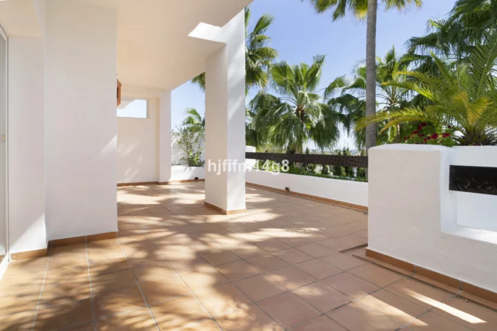 Apartament na środkowym piętrze Nueva Andalucía