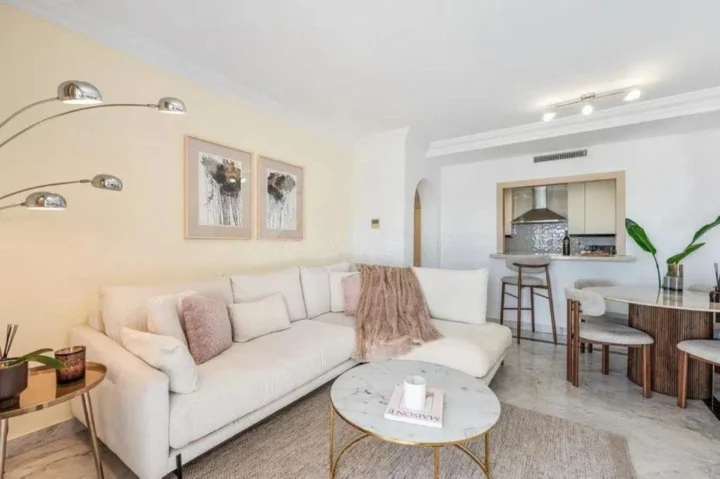 Apartament na środkowym piętrze Puerto Banús