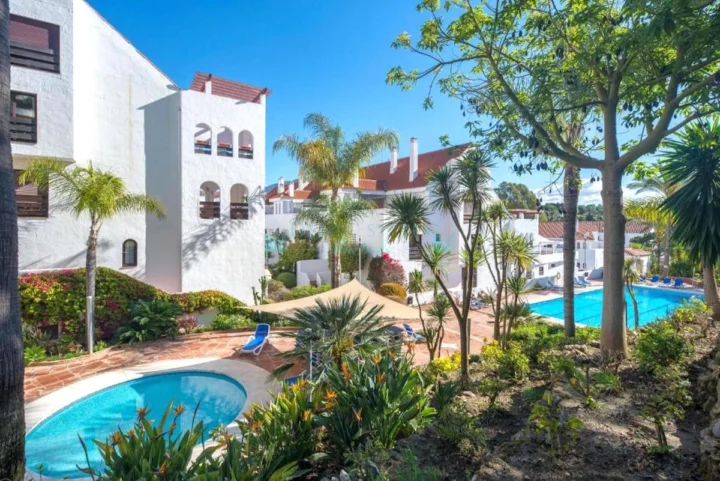 Apartament na środkowym piętrze Nueva Andalucía