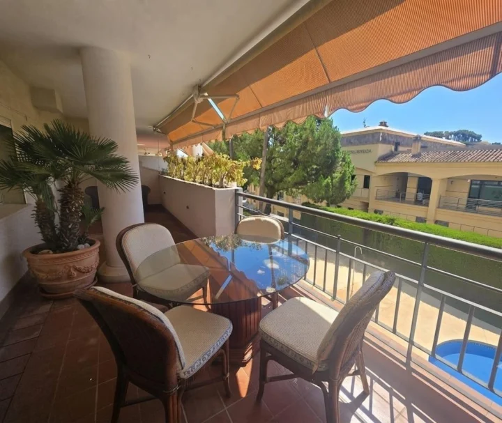 Apartament na środkowym piętrze Torrequebrada