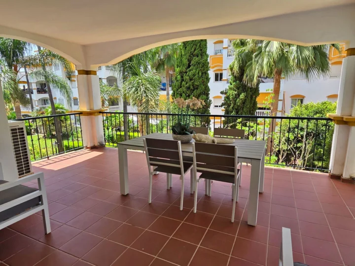 Apartament na środkowym piętrze Puerto Banús
