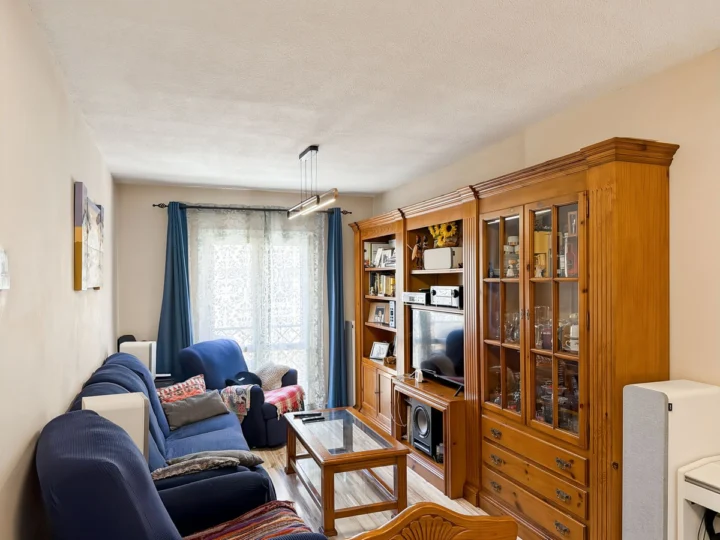 Apartament na środkowym piętrze La Victoria