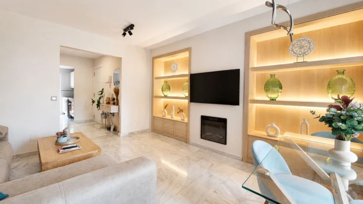 Apartament na środkowym piętrze New Golden Mile