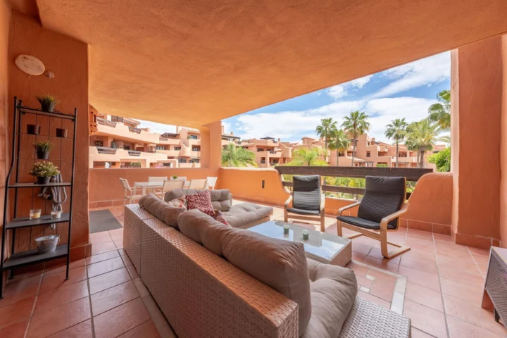 Apartament na środkowym piętrze Estepona