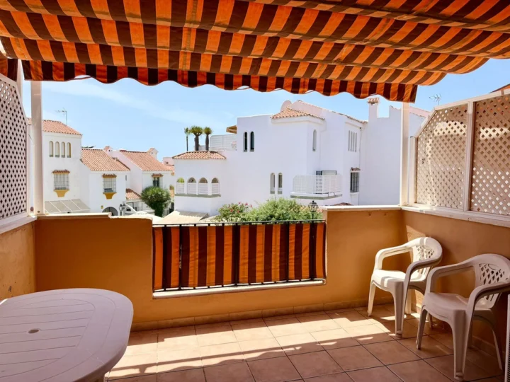 Apartament na środkowym piętrze Casares Playa