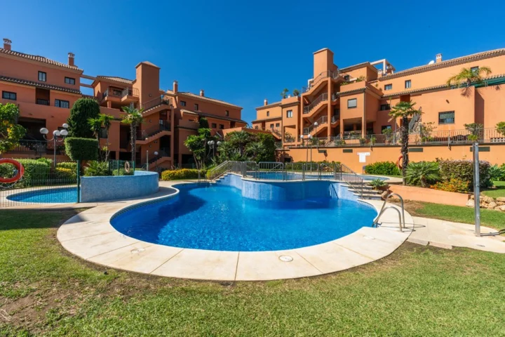 Apartament na środkowym piętrze Elviria