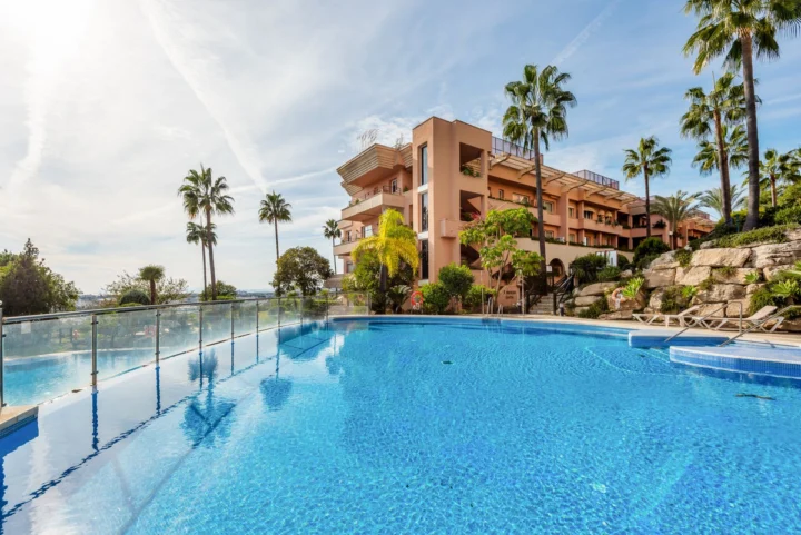 Apartament na środkowym piętrze Nueva Andalucía