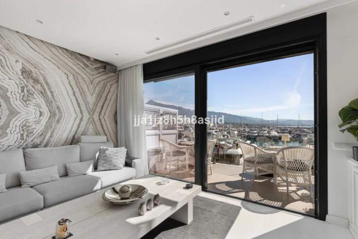 Apartament na środkowym piętrze Puerto Banús