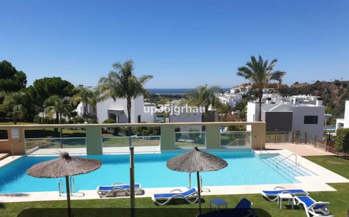 Apartament na środkowym piętrze Estepona