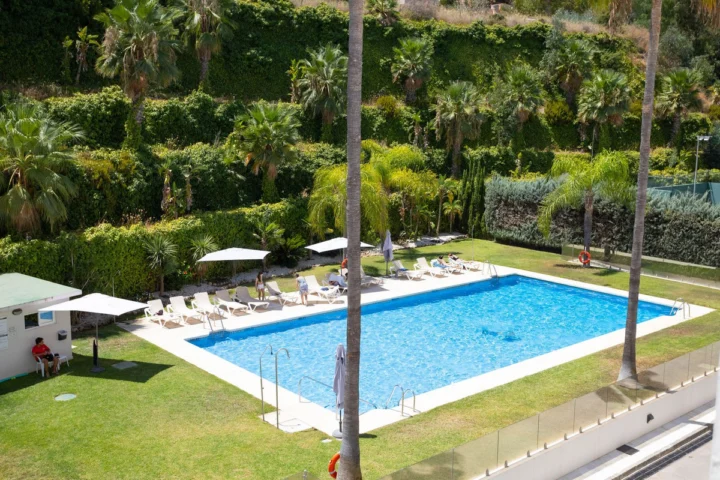 Apartament na środkowym piętrze Nueva Andalucía