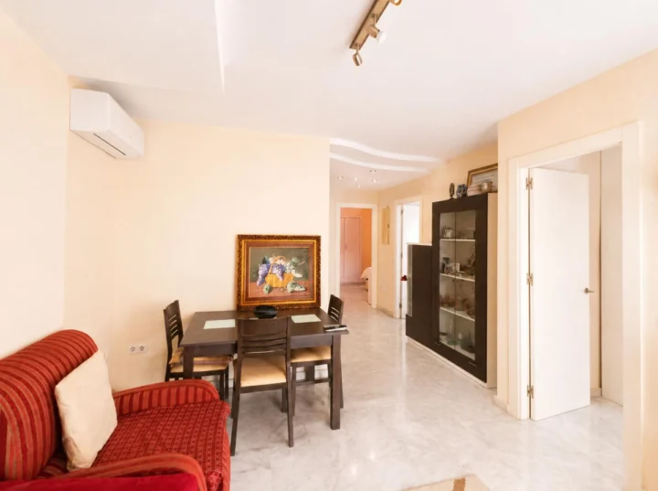 Apartament na środkowym piętrze Bailen Miraflores