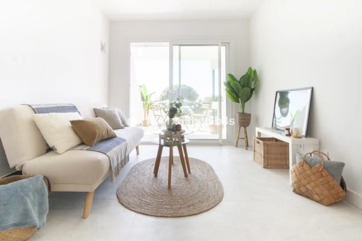 Apartament na środkowym piętrze Artola