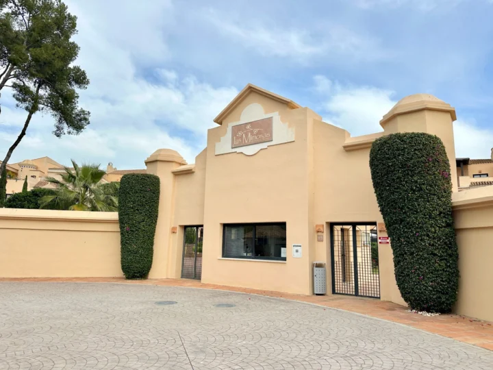 Apartament na środkowym piętrze Puerto Banús