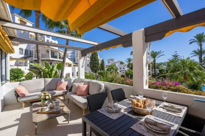 Apartament na środkowym piętrze Nueva Andalucía