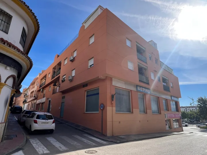 Apartament na środkowym piętrze Las Lagunas