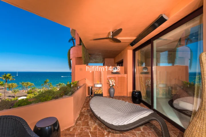 Apartament na środkowym piętrze Estepona