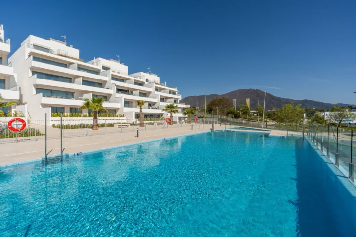 Apartament na środkowym piętrze Estepona