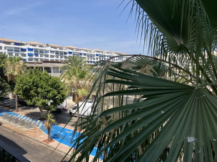 Apartament na środkowym piętrze Puerto Banús