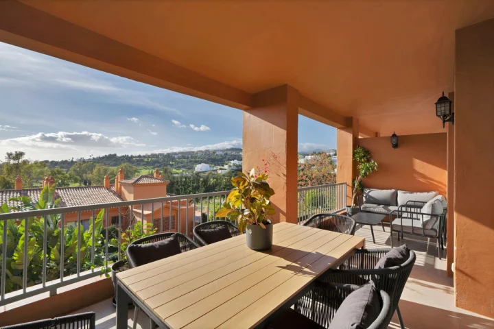 Apartament na środkowym piętrze Atalaya