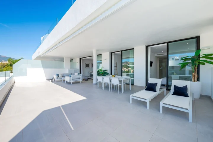 Apartament na środkowym piętrze Estepona