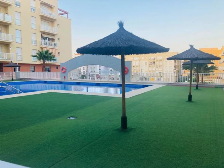 Apartament na środkowym piętrze San Luis de Sabinillas