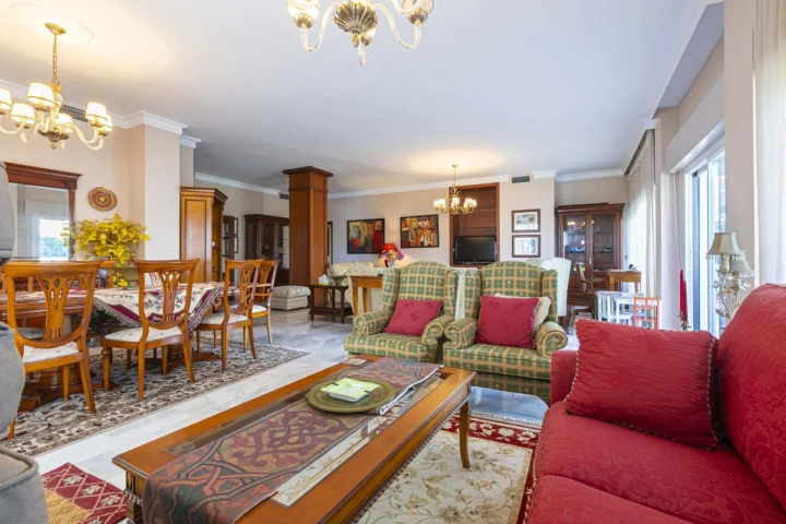 Apartament na środkowym piętrze Nueva Andalucía