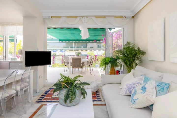 Apartament na środkowym piętrze Nueva Andalucía