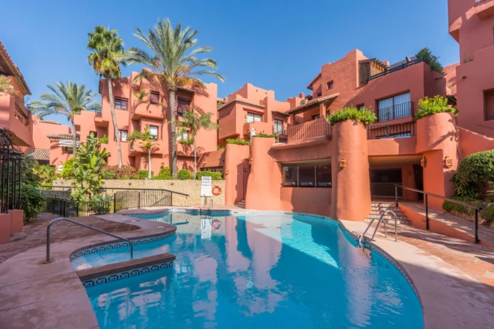 Apartament na środkowym piętrze Elviria