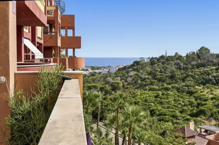 Apartament na środkowym piętrze Reserva de Marbella