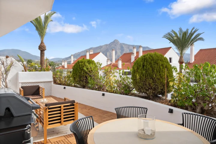 Apartament na środkowym piętrze Nueva Andalucía