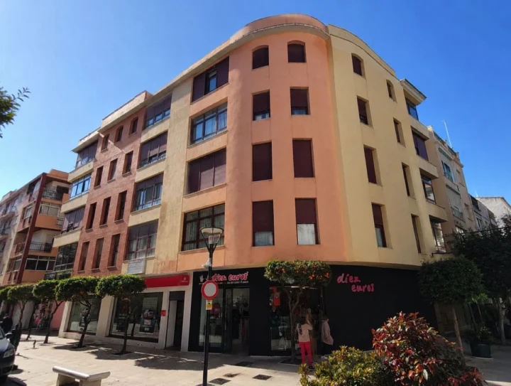 Apartament na środkowym piętrze Estepona