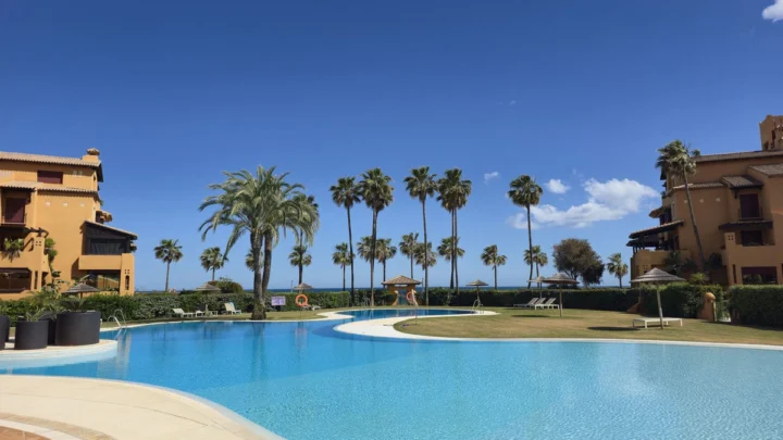 Apartament na środkowym piętrze Estepona