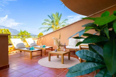 Apartament na środkowym piętrze Nueva Andalucía
