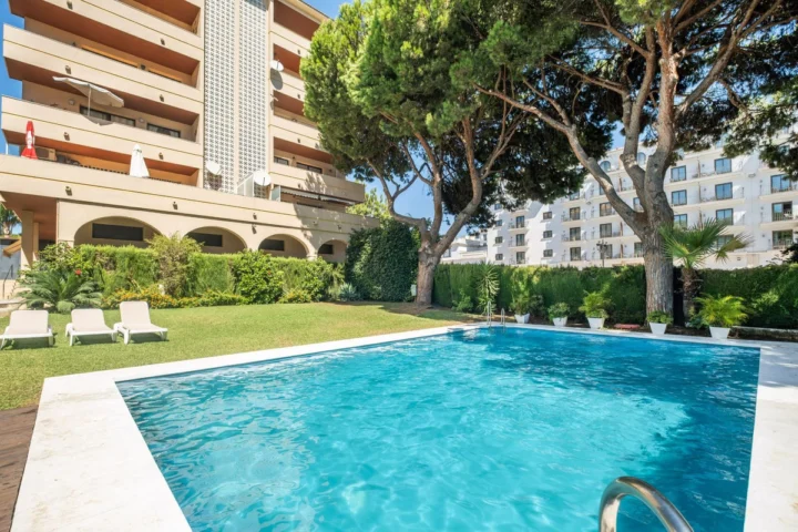 Apartament na środkowym piętrze Nueva Andalucía